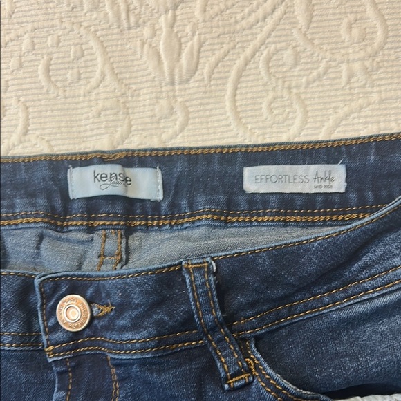 Kensie Blue Effortless Ankle Skinny Jeans with Stretch and Distressed. 10/30 - Picture 4 of 11